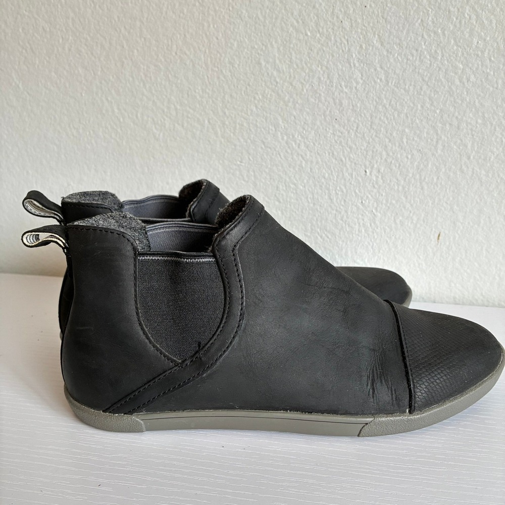 OluKai Pumehana Hulu Wp Waterproof Leather Ankle Chelsea Boots Womens 7.5 EUC